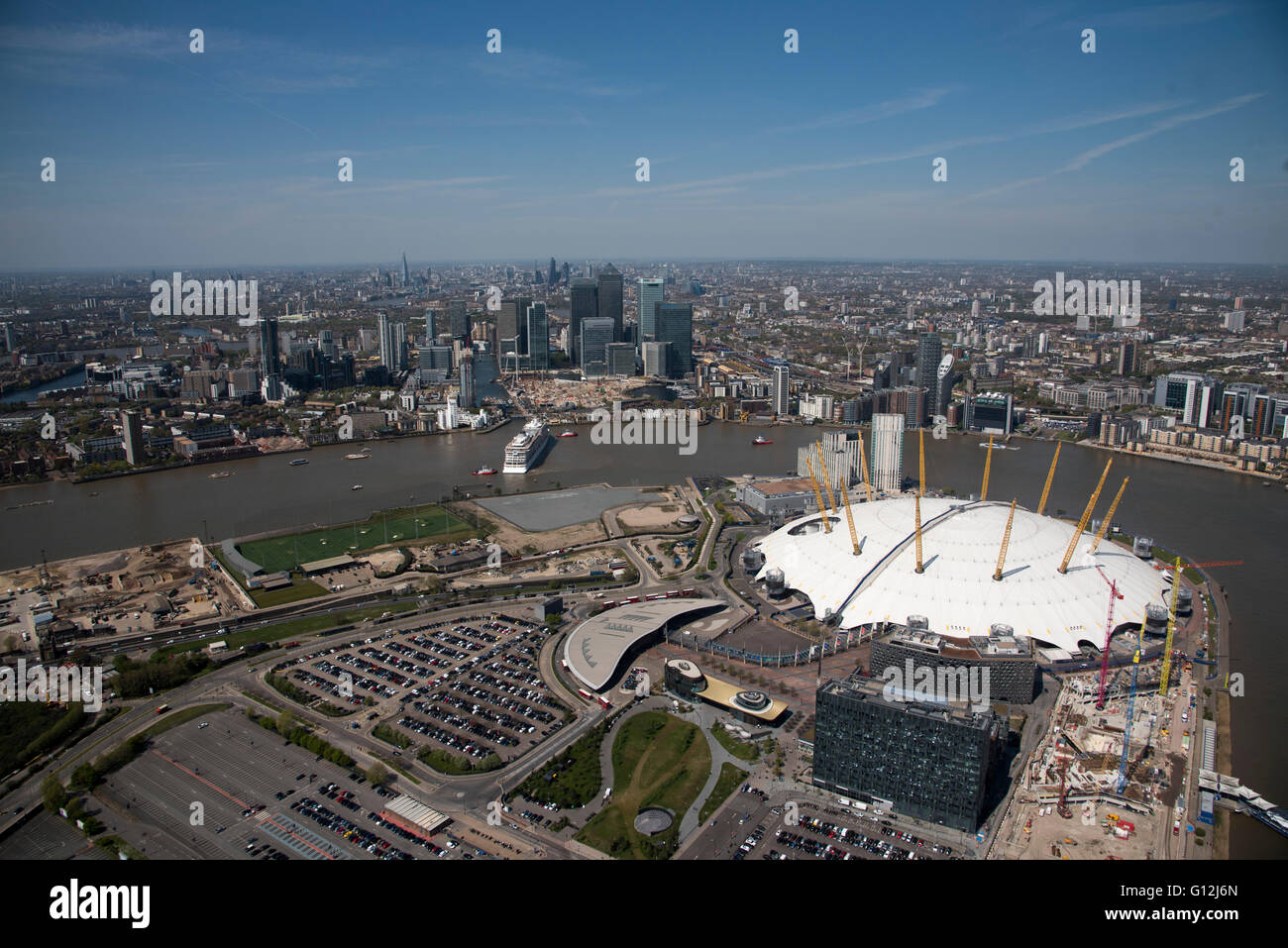 Bild zeigt Greenwich Halbinsel, Canary Wharf und der City of London Stockfoto