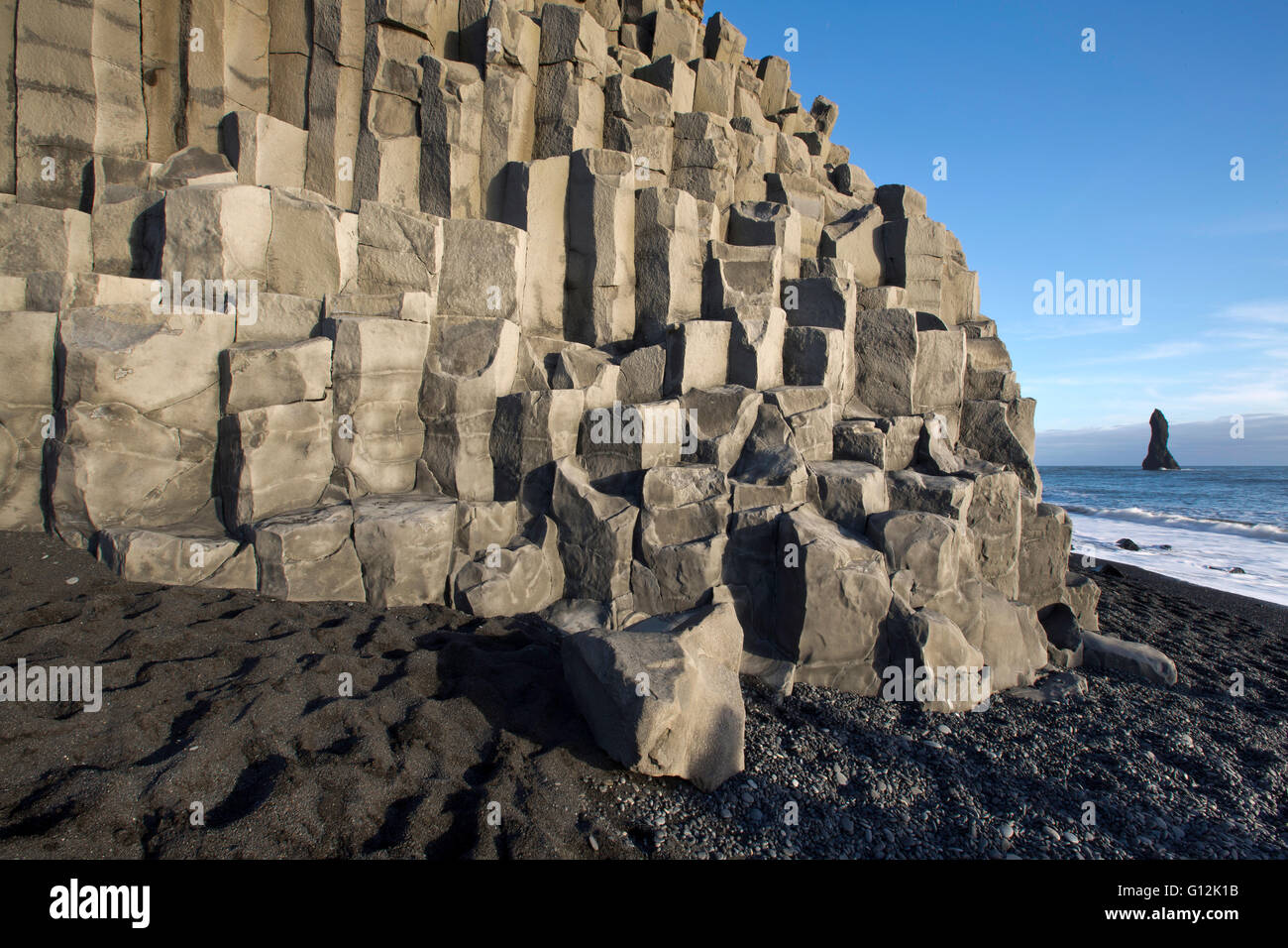 Basaltsäulen am Reynisfjara Strand, Vik, Island Stockfoto