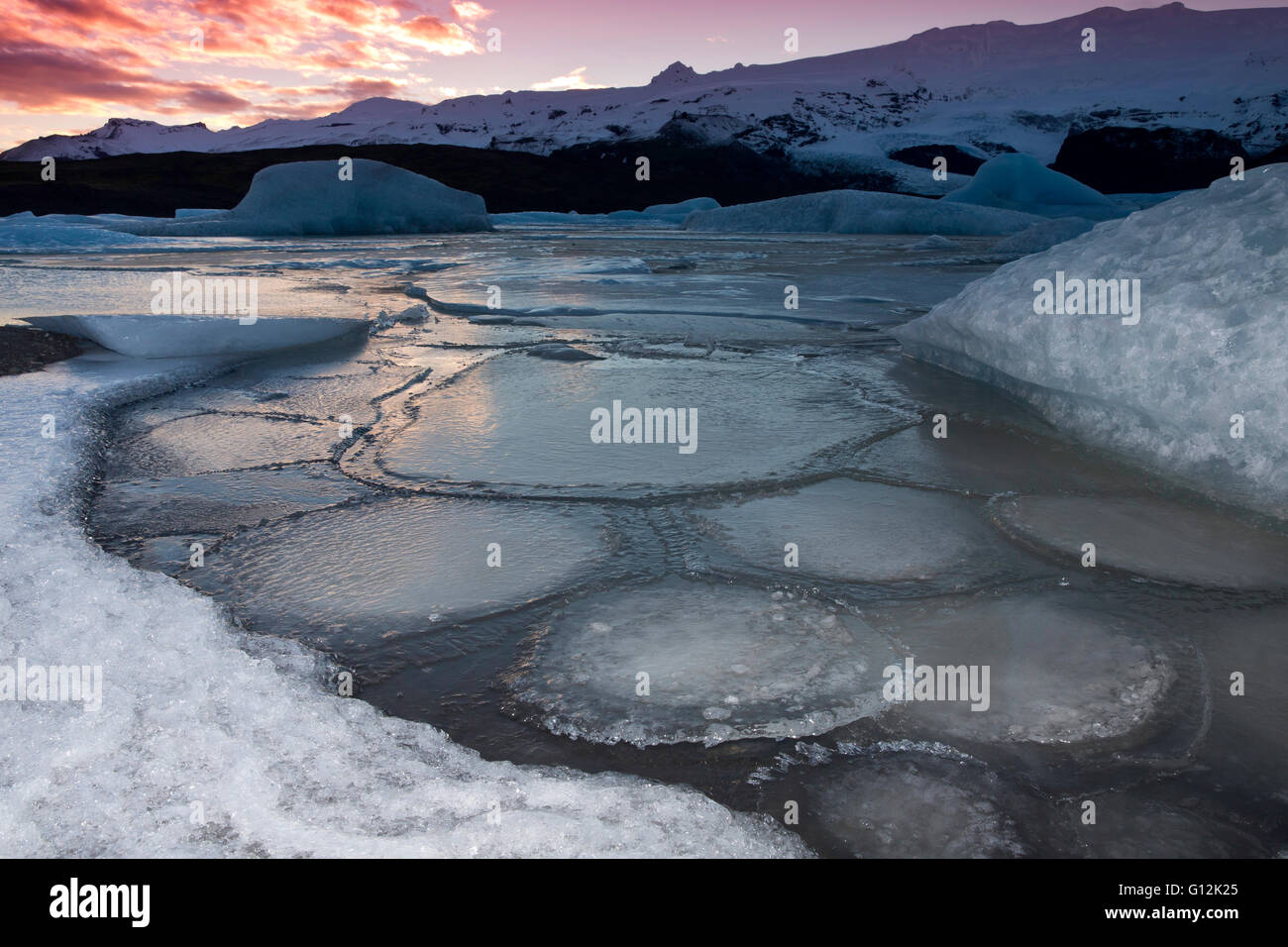 Pfannkuchen-Eis am Joekulsarlon Fluss Gletscherlagune, Vatnajoekull Nationalpark, Island Stockfoto