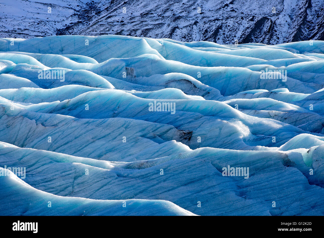 Blaues Eis am Svinafellsjokull Gletscher, Skaftafell, Vatnajoekull Nationalpark, Island Stockfoto