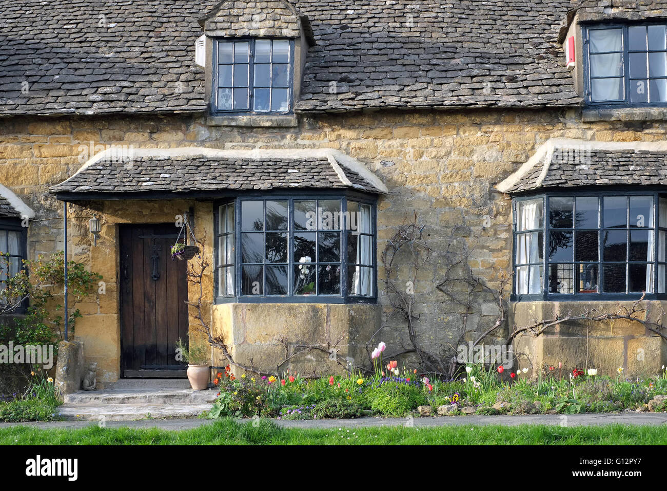 Hütten im Broadway High Street in den Cotswolds, England, UK. Stockfoto