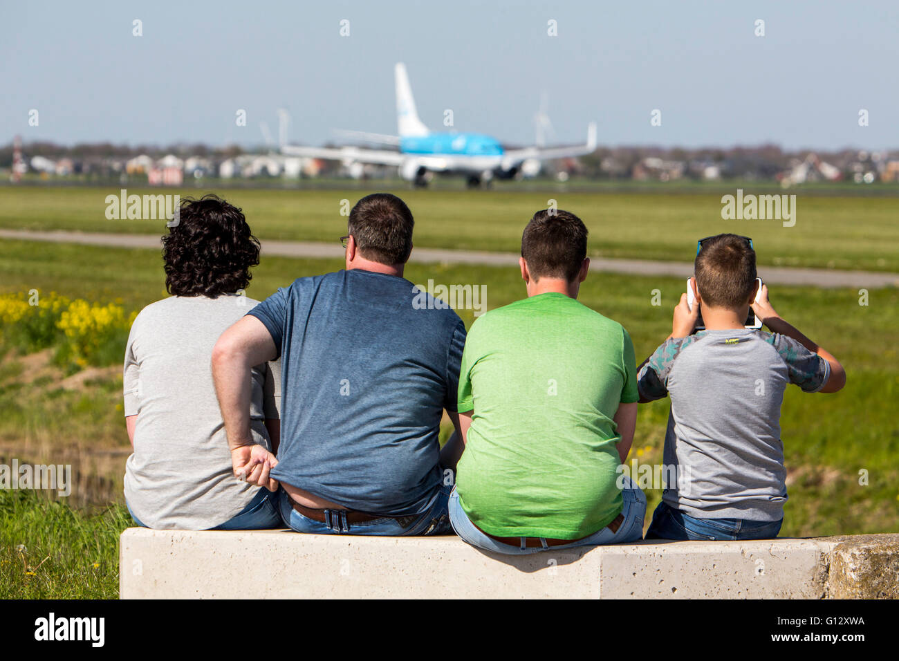 Schiphol Flughafen, Flugzeug-Spotter auf Polderbaan, 18R / 36L, offiziellen Aussichtspunkt auf dem Laufsteg, Amsterdam, Niederlande, Stockfoto