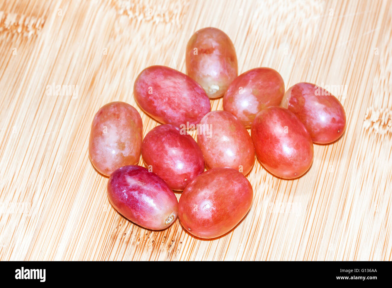Köstliche frische rote Weintrauben Stockfoto