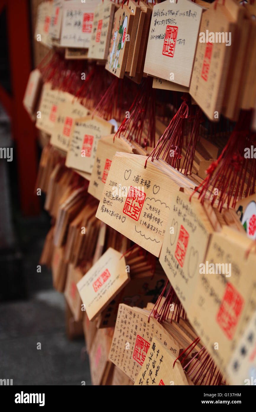 EMA, japanische Gebet Tabletten. Kleine hölzerne Plaketten auf die Gläubige Wünsche oder Gebete im Tempel, Kyoto, Japan schreiben Stockfoto