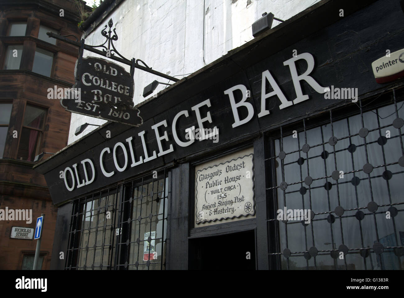 Älteste Pub in Glasgow "Old College Bar" 1515 an der alten High Street, Glasgow, Schottland, Großbritannien Stockfoto