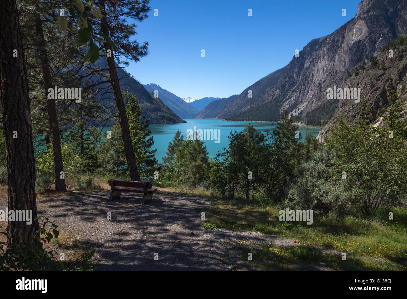 Von einem Aussichtspunkt am Highway 99 nahen Lillooet, in der Nähe von Whistler, BC, türkisfarbenen Wasser des Seton Lake Stockfoto