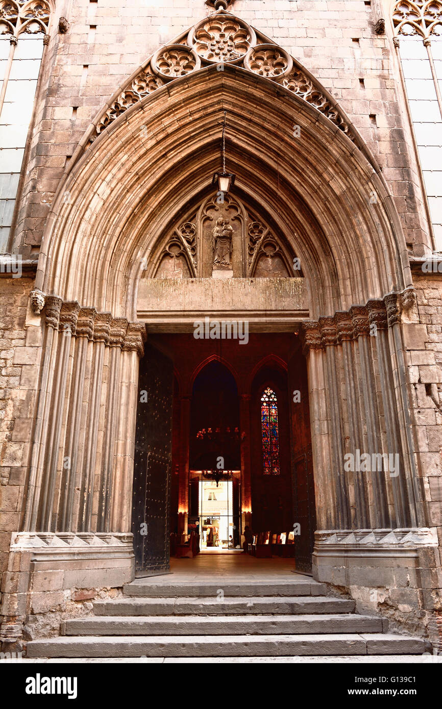 Basilica di Santa Maria del ist Mar eine imposante Kirche in der Ribera Viertel von Barcelona, Katalonien, Spanien, Europa Stockfoto