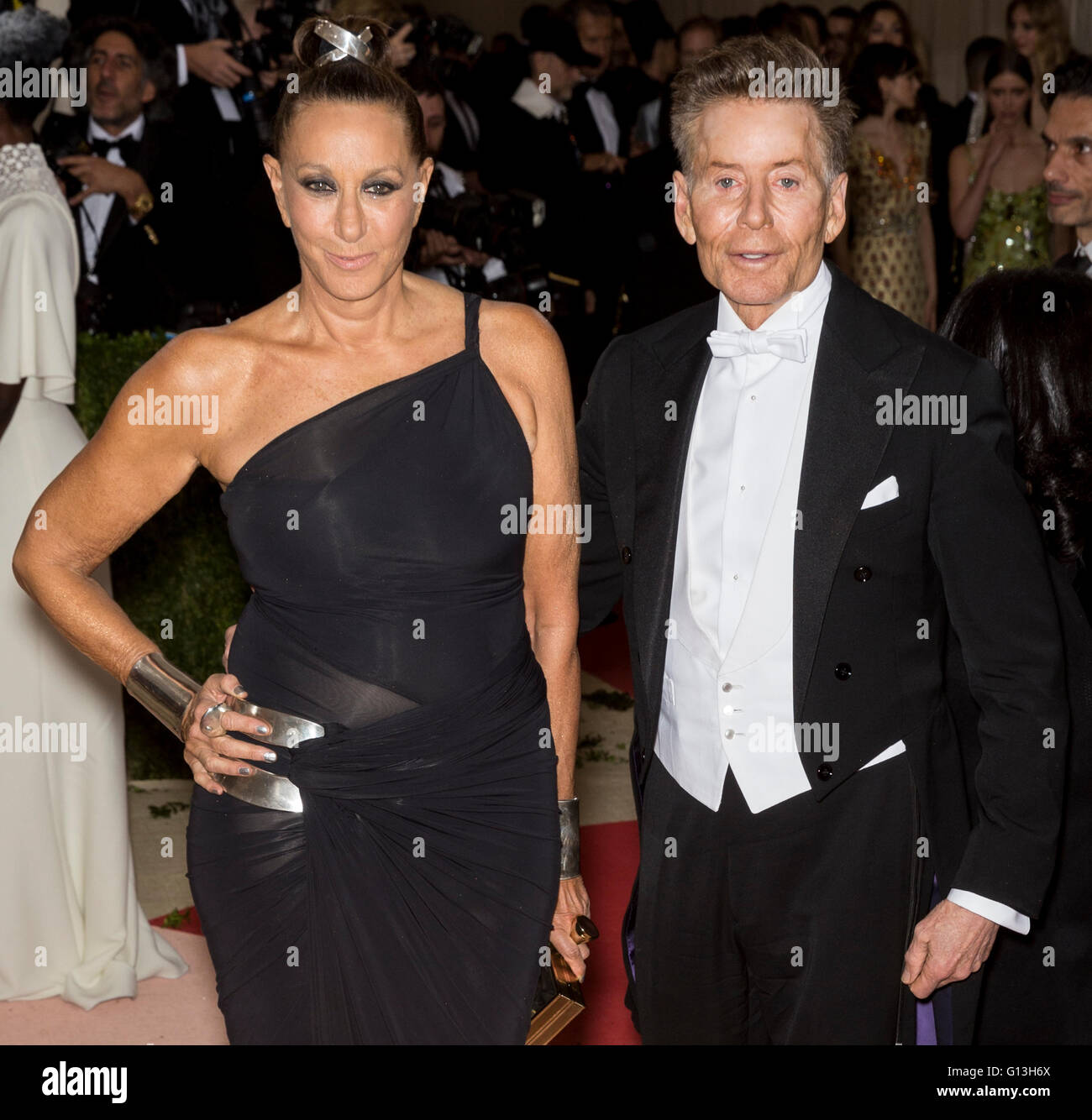 New York City, USA - 2. Mai 2016: Donna Karan und Calvin Klein besuchen 2016 Met Gala Stockfoto