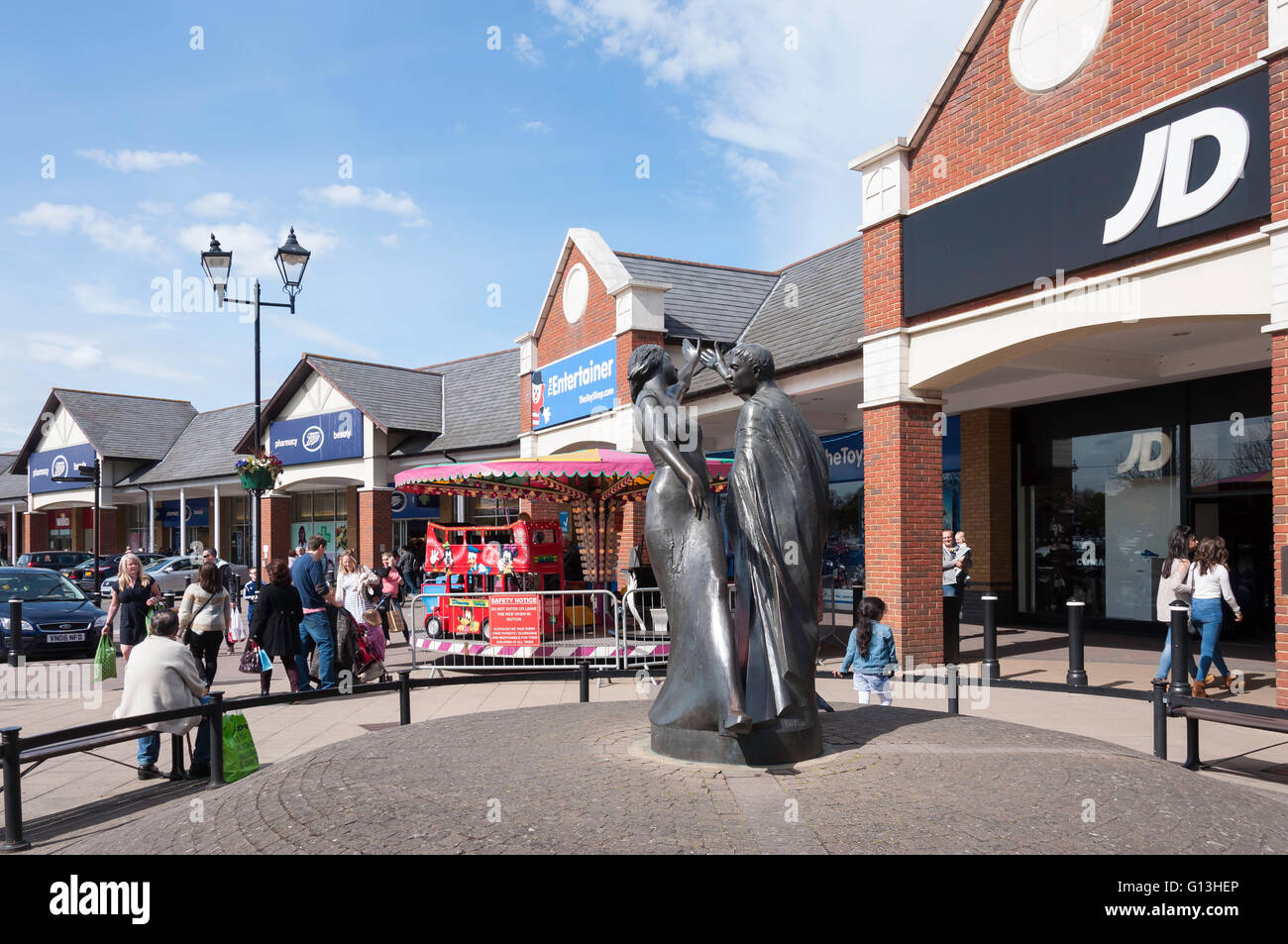 Zwei Flüsse, Einkaufszentrum, Vereinigtes Staines-upon-Thames, Surrey, England, Königreich Stockfoto