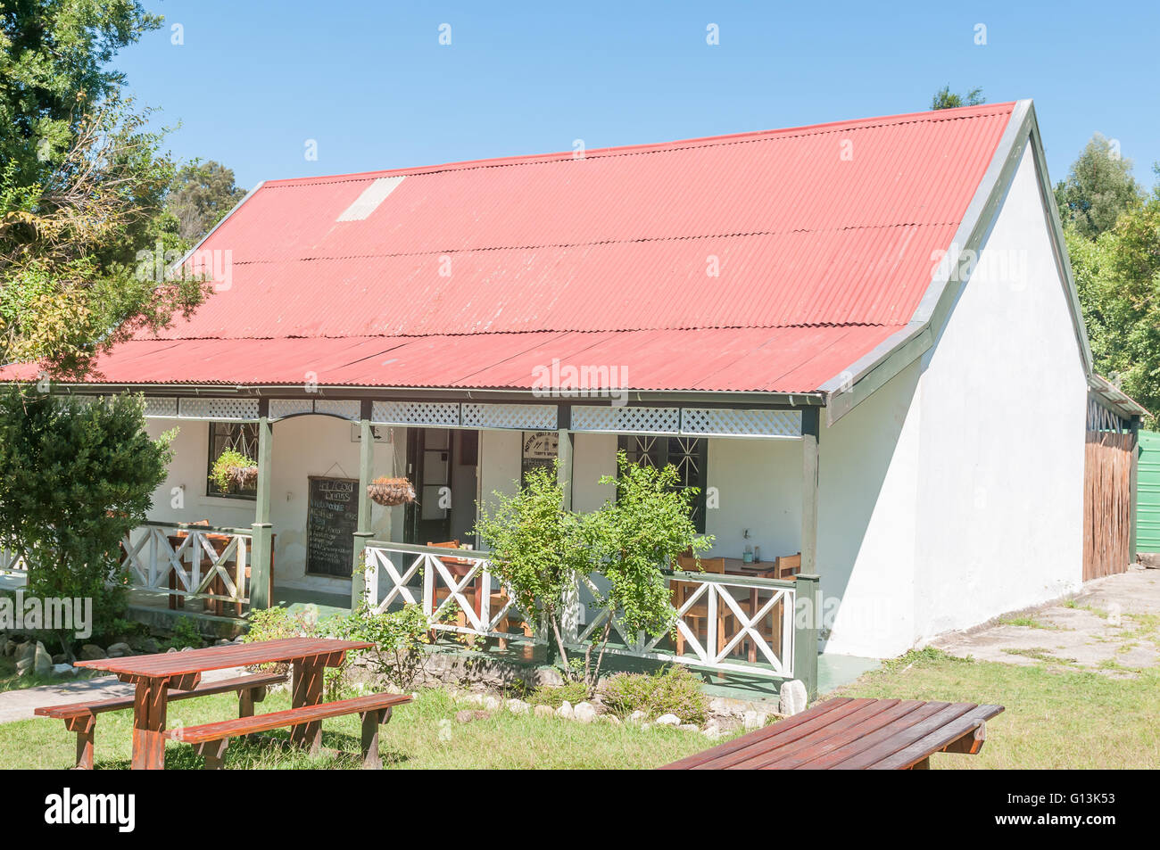 MILLWOOD, Südafrika - 4. März 2016: die historische Mutter Hollys Teegarten und Museum im Abschnitt Millwood Stockfoto