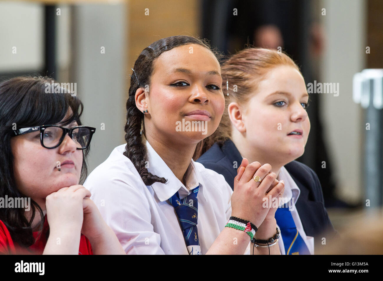 "Schülerinnen und Schüler genießen Lehren und studieren Stockfoto