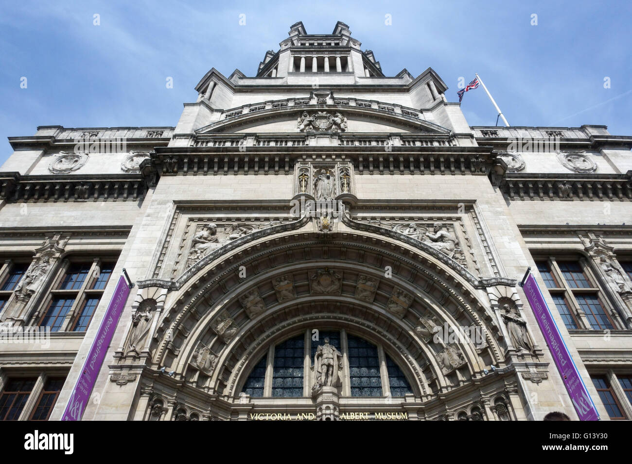 Haupteingang des Victoria and Albert Museum London England Stockfoto