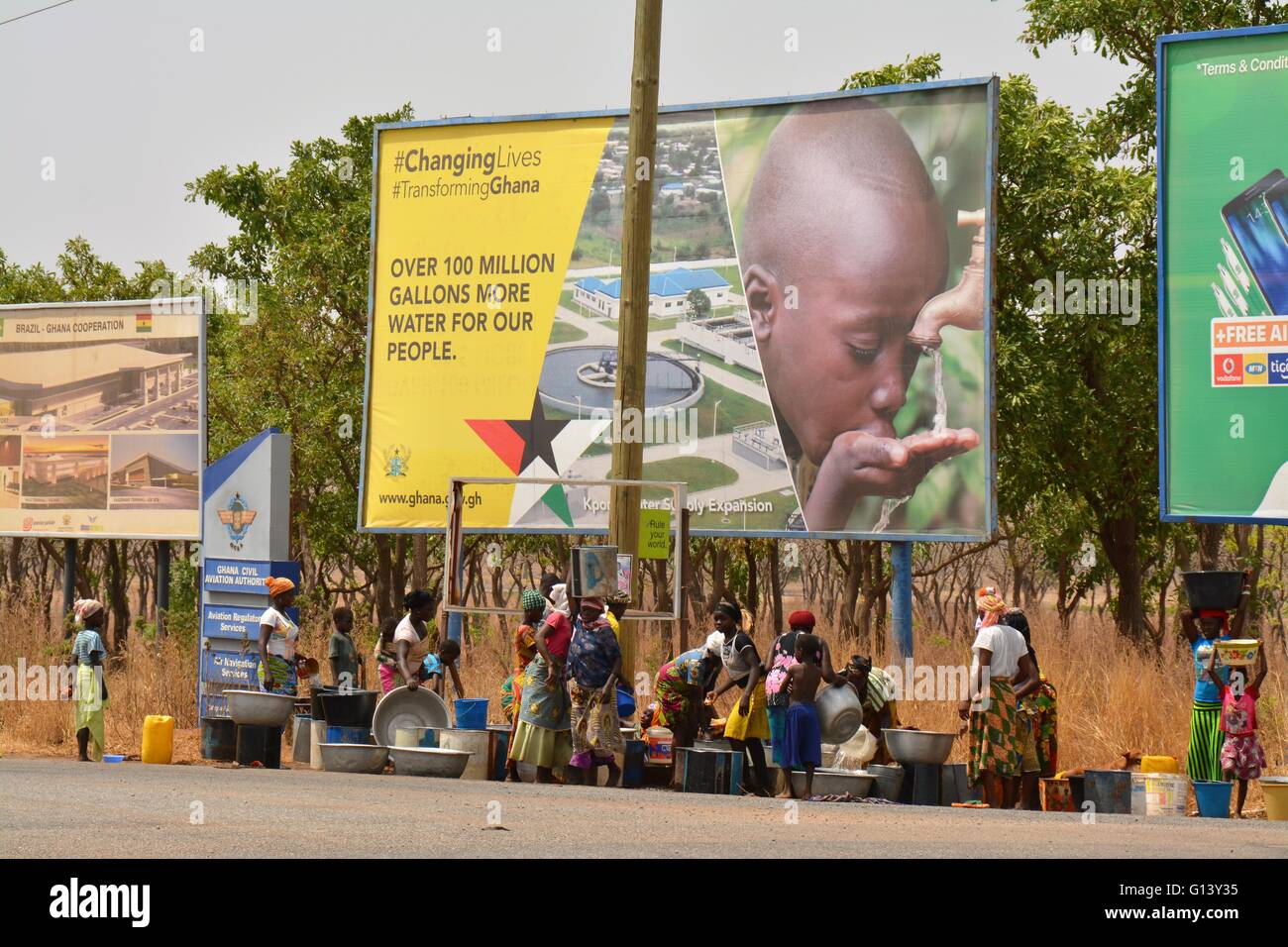 Wasserholen Unterwasser ein"mehr" für unsere Menschen Bill Board, Ghana, Tamale Stockfoto