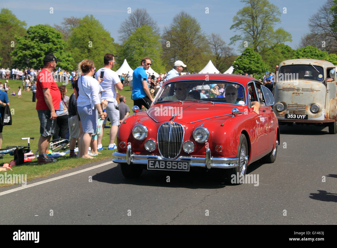 Jaguar Mk2 3,4 Liter (1964). Kastaniensonntag, 8.. Mai 2016. Bushy Park, Hampton Court, London Borough of Richmond, England, Großbritannien, Vereinigtes Königreich, Europa. Oldtimer- und Oldtimer-Parade und Ausstellungen mit Festplatz-Attraktionen und militärischen Nachstellungen. Kredit: Ian Bottle / Alamy Live Nachrichten Stockfoto