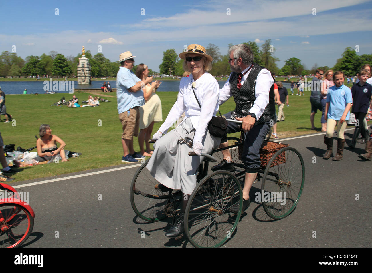 Solent Veteran Fahrrad und Dreirad-Club. Kastanie Sonntag, 8. Mai 2016. Bushy Park, Hampton Court, London Borough of Richmond, England, Großbritannien, Vereinigtes Königreich, UK, Europa. Oldtimer und klassische Fahrzeugparade und Displays mit Fahrgeschäfte und militärischen Re-Enactments. Bildnachweis: Ian Bottle / Alamy Live News Stockfoto