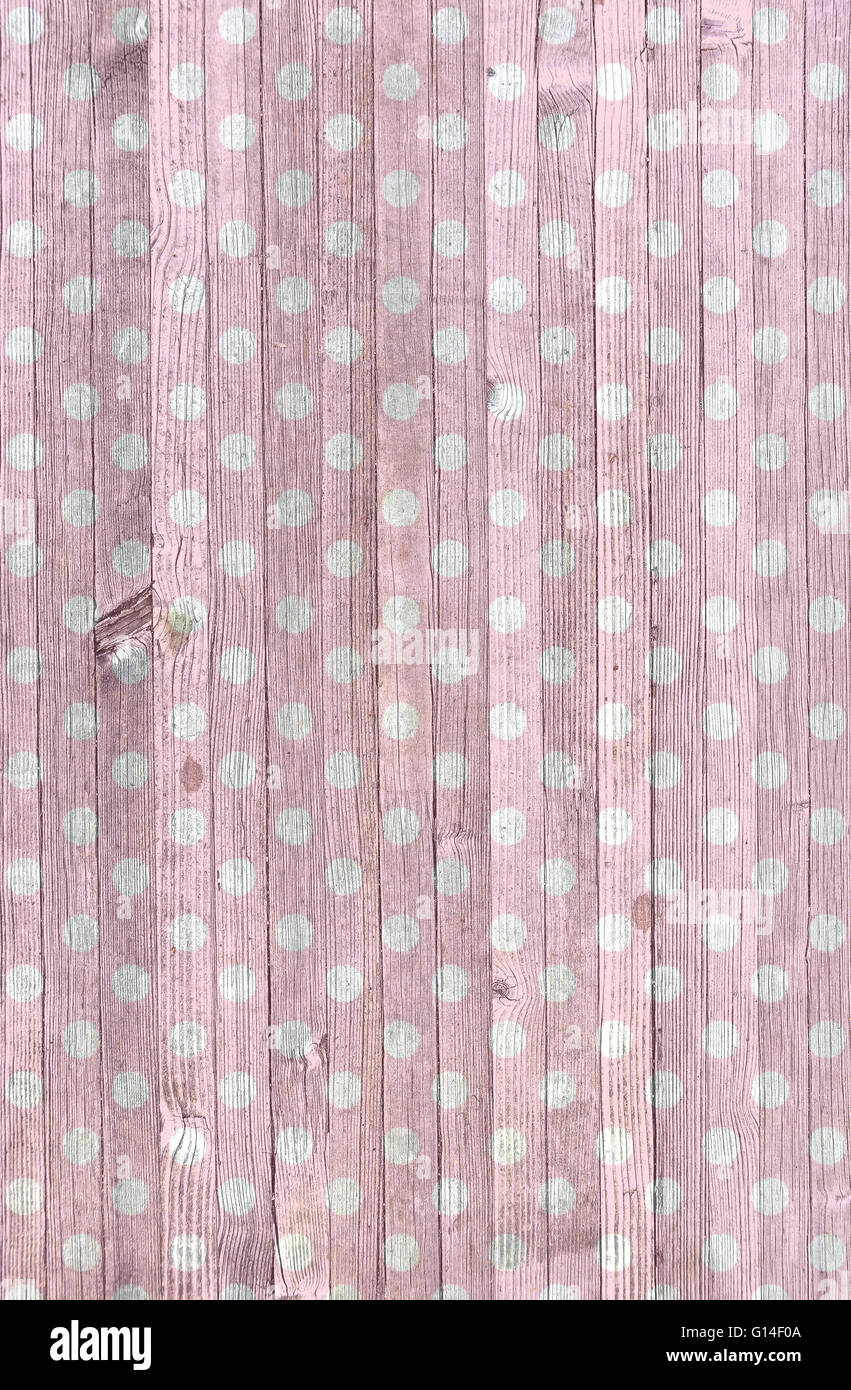 Blass rosa und weißen Tupfen Muster auf verwitterten alten Holz. Stockfoto
