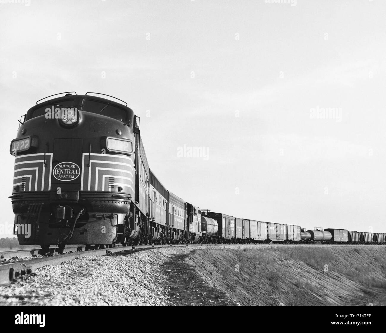 Historisches Bild eines New York Central Railroad Güterzugs, geglaubt, um eine EMD E8; undatiert. Stockfoto