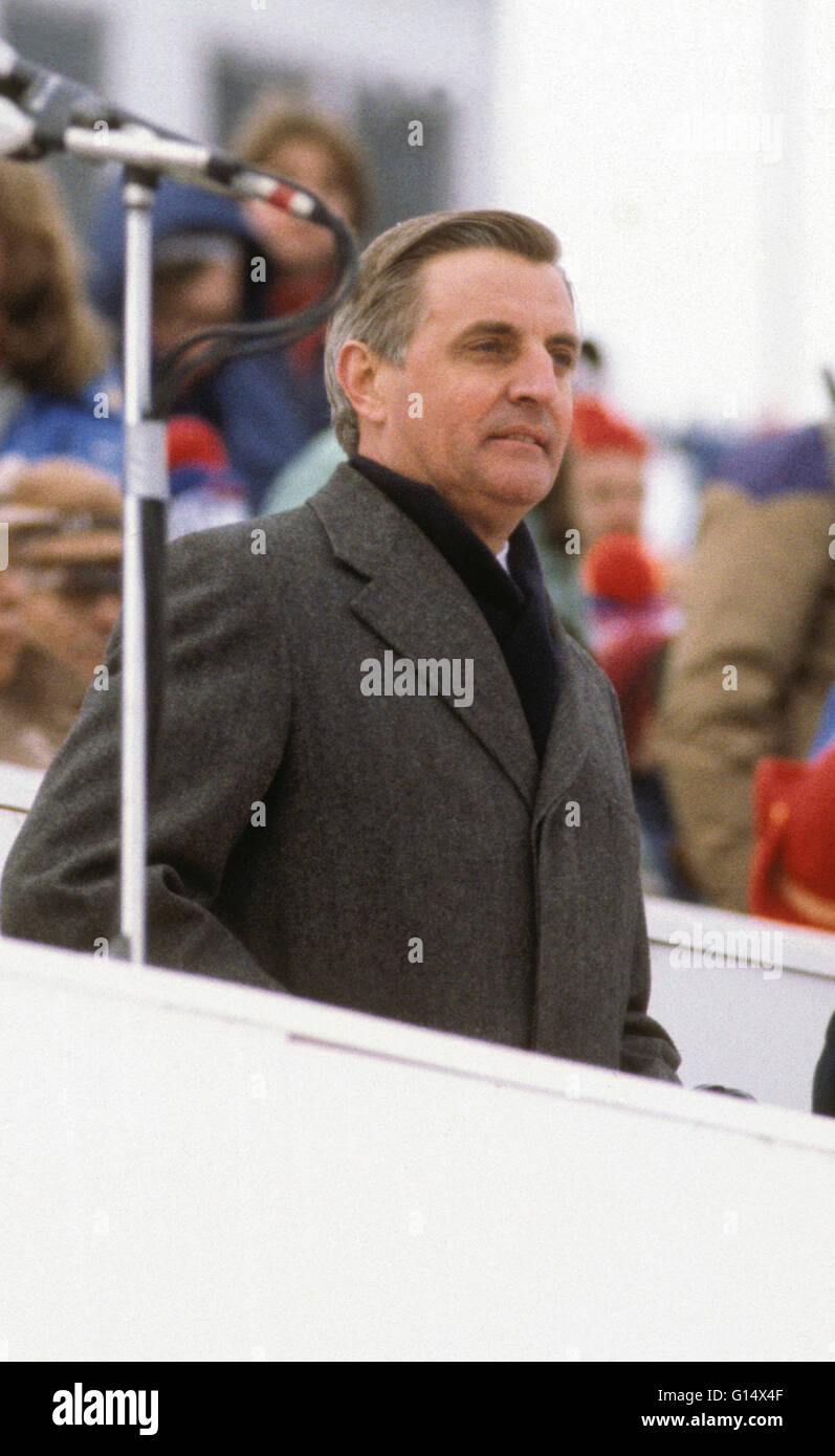 WALTHER MONDALE Vizepräsident der Vereinigten Staaten bei der Olympischen Eröffnungsfeier in Lake Placid 1980 Stockfoto