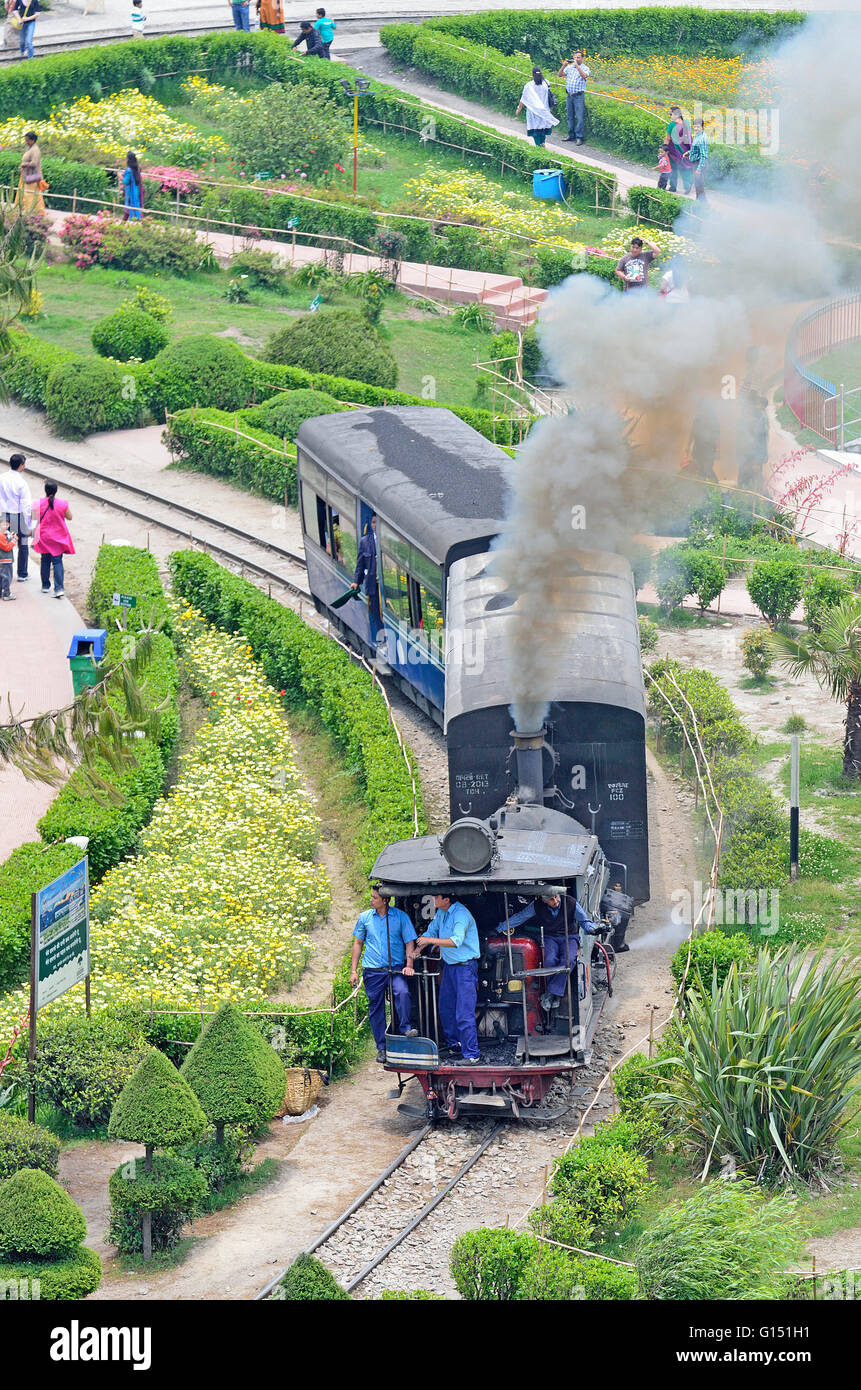 Dampflokomotive gezogen Darjeeling Himalayan Railway bei Batasia Loop, Darjeeling, östlichen Himalaja, West-Bengalen Stockfoto