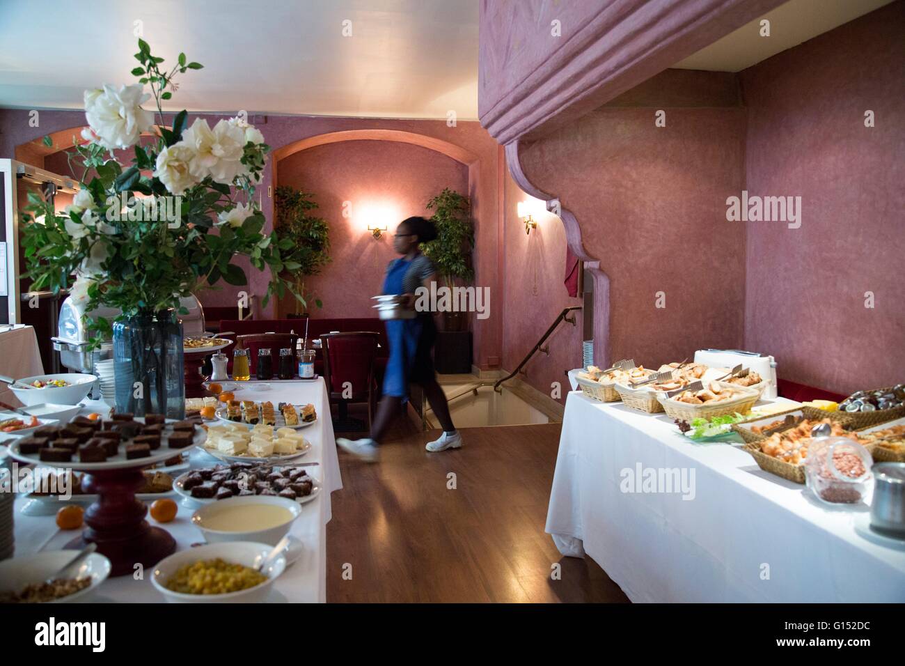 Buffets zum Brunch in Paris Restaurant zubereitet Stockfoto