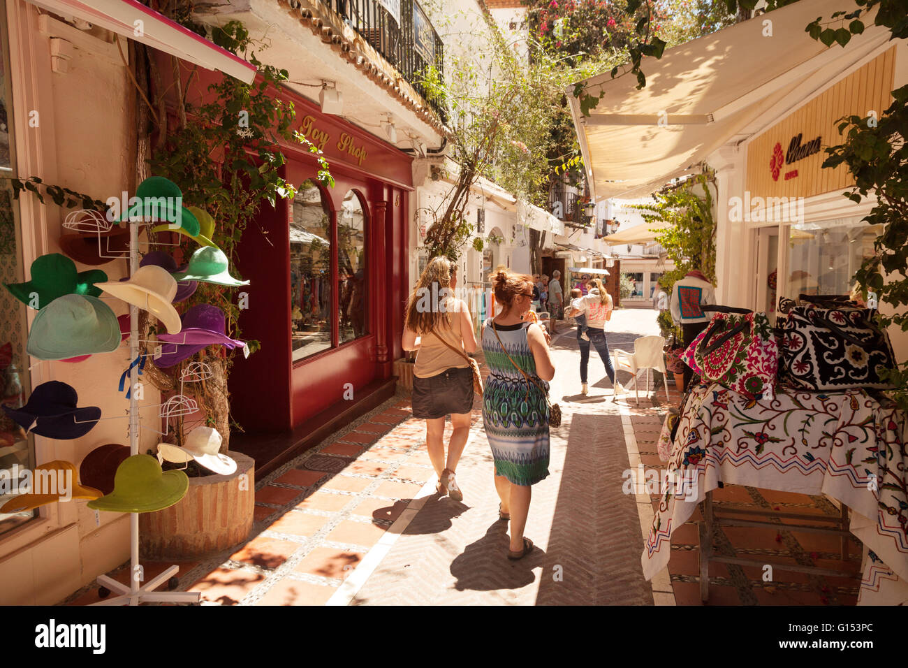 Frauen Einkaufen in Marbella alte Stadt, Marbella, Andalusien, Spanien Europa Stockfoto