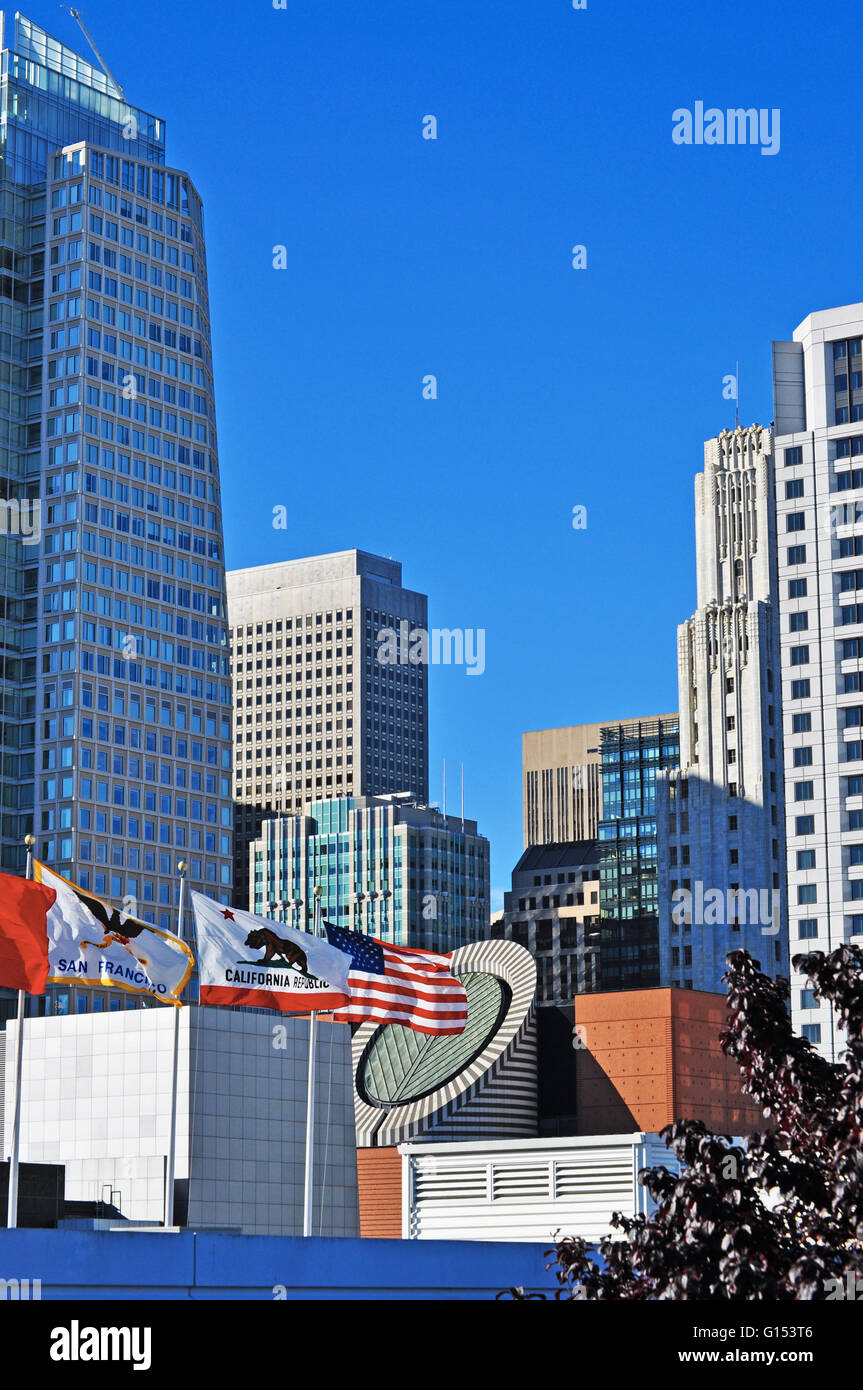 San Francisco, Yerba Buena: Die Skyline der Stadt mit Blick auf das Museum für Moderne Kunst, das Moma Gebäude, das von dem Schweizer Architekten Mario Botta. Stockfoto