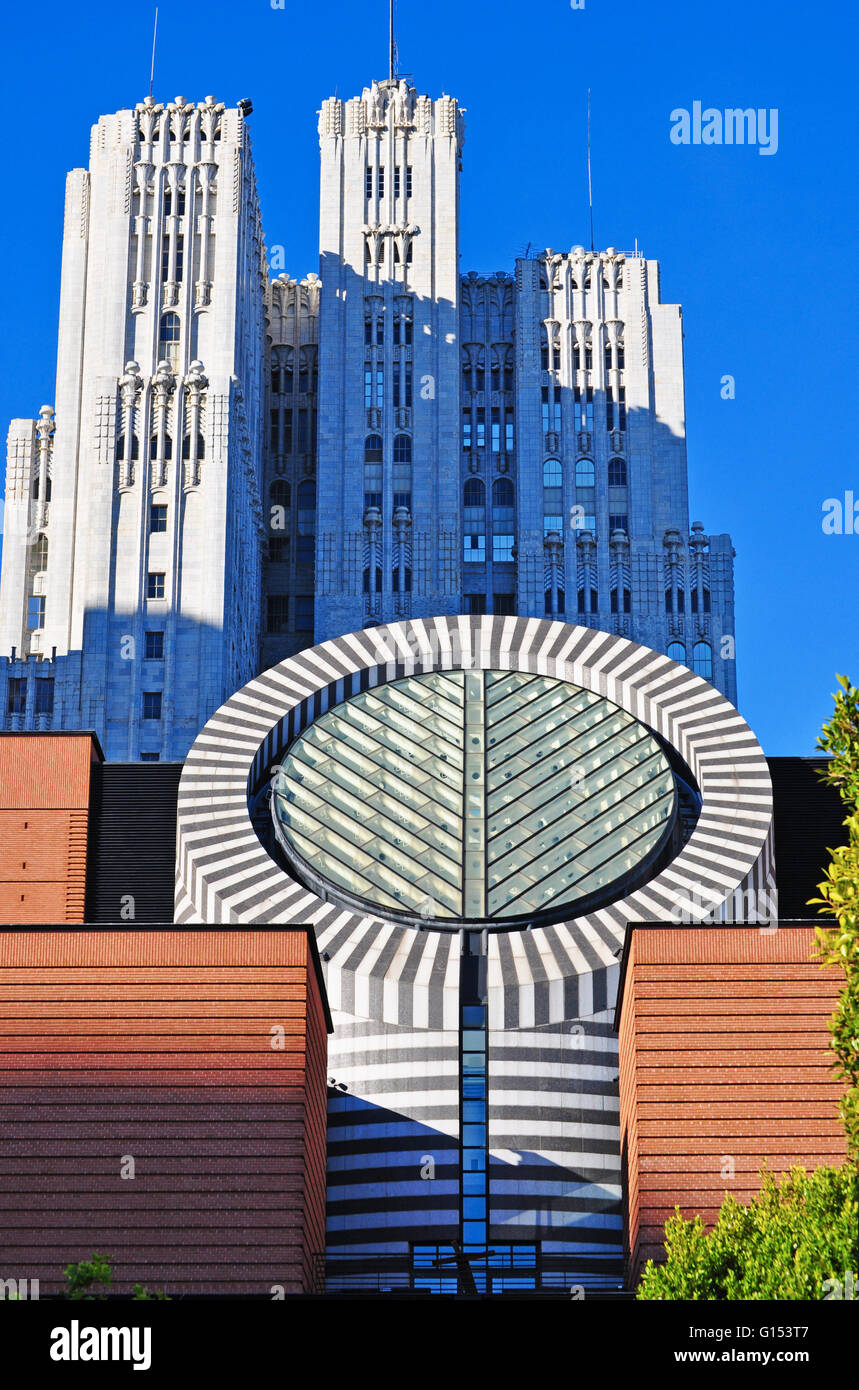 San Francisco, Yerba Buena: Die Skyline der Stadt mit Blick auf das Museum für Moderne Kunst, das Moma Gebäude, das von dem Schweizer Architekten Mario Botta. Stockfoto