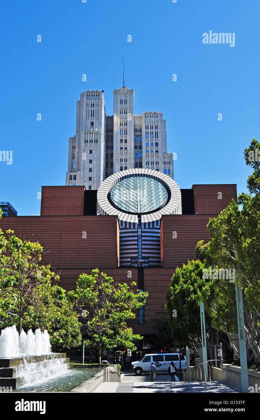 San Francisco, Yerba Buena: Die Skyline der Stadt mit Blick auf das Museum für Moderne Kunst, das Moma Gebäude, das von dem Schweizer Architekten Mario Botta. Stockfoto