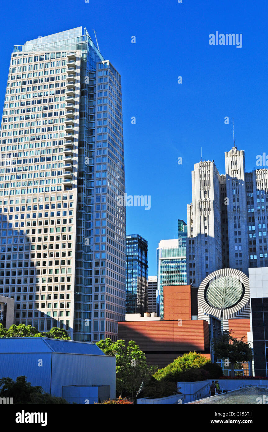 San Francisco, Yerba Buena: Skyline und den Blick auf das Museum für Moderne Kunst, das Moma Gebäude, das von dem Schweizer Architekten Mario Botta. Stockfoto