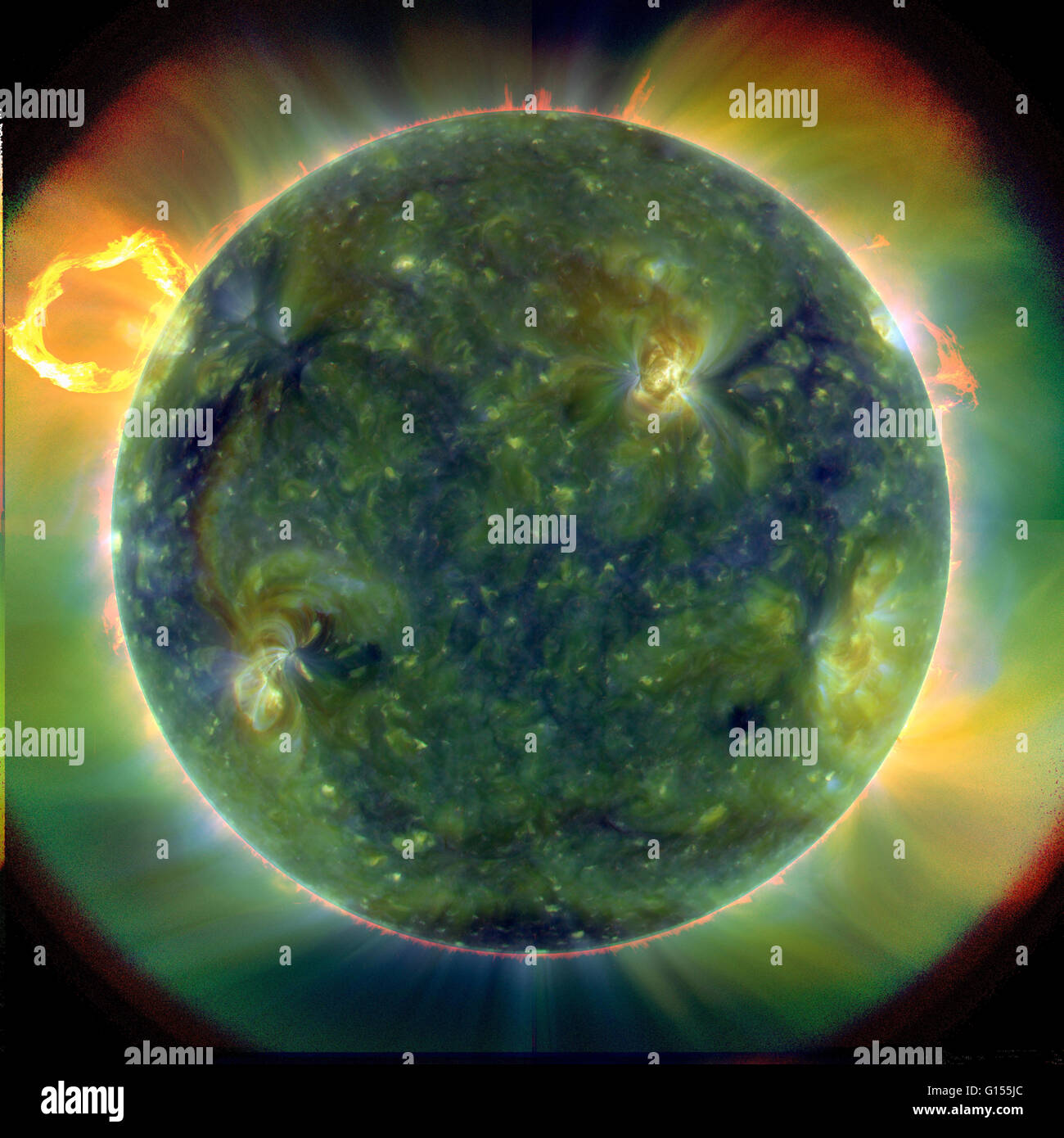 Ein ganzer Festplatten multiwavelength extreme ultraviolet Bild der Sonne, die von der NASA Solar Dynamics Observatory am 30. März 2010. Falsche Farben verfolgen unterschiedliche Gastemperaturen. Rotweine sind relativ kühl (etwa 60.000 Kelvin oder 107.540 F); Blau- und Grüntöne ar Stockfoto