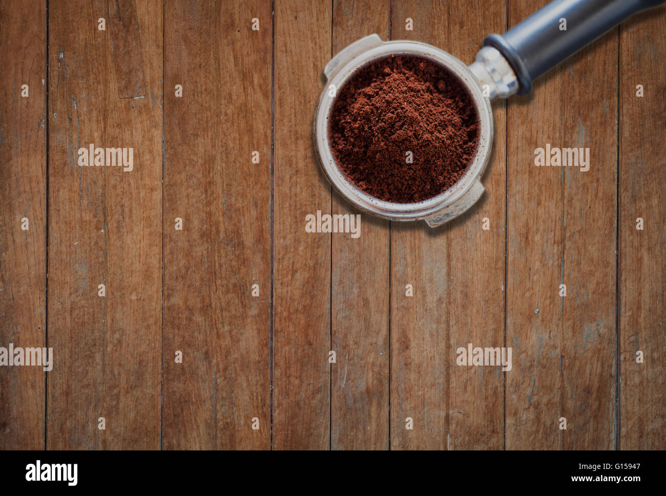 Kaffee mahlen in Gruppe auf hölzernen Hintergrund, Fotoarchiv Stockfoto