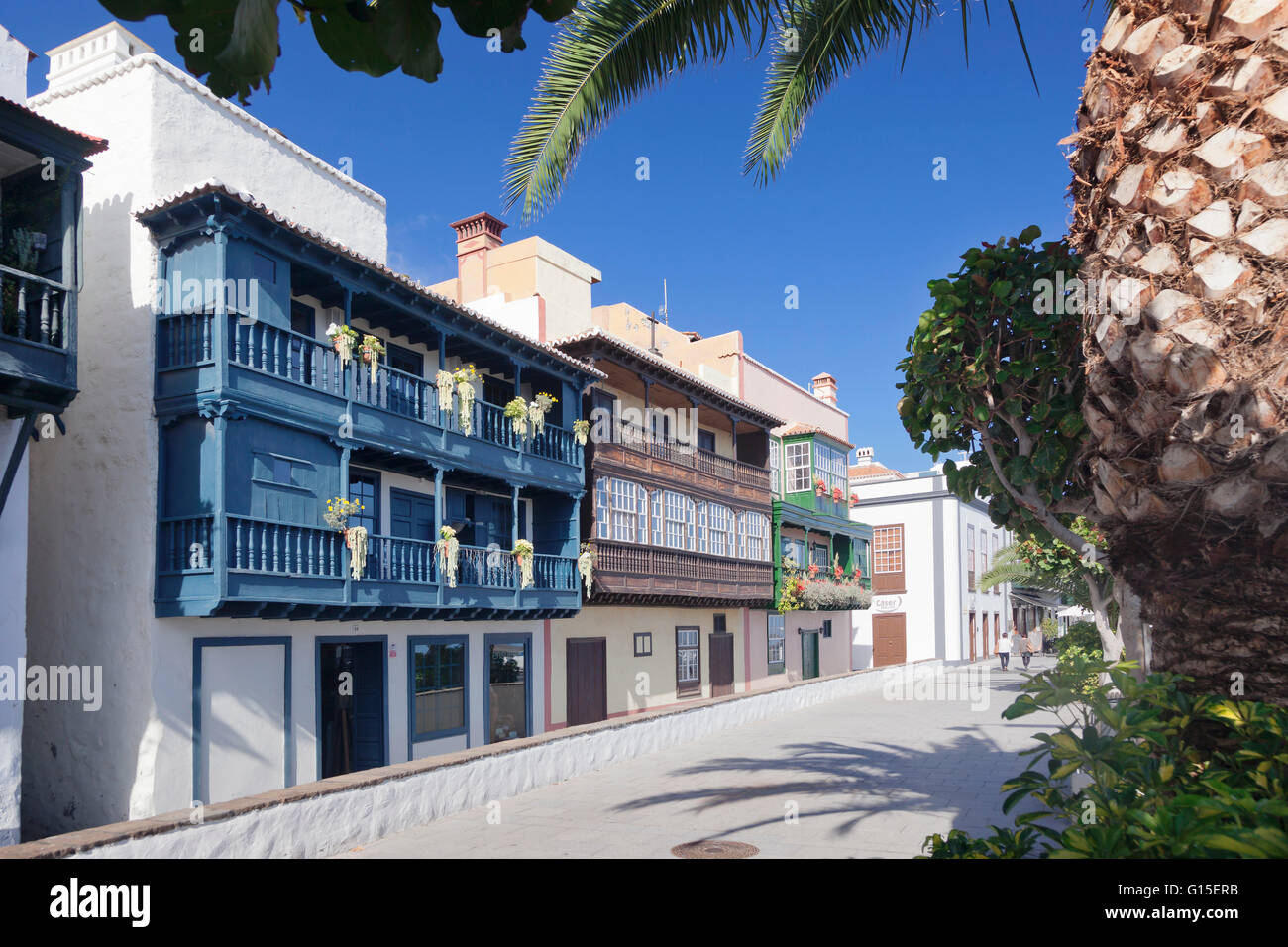 Los Balcones, traditionelle Häuser mit Holzbalkonen in der Avenida Maritima, Santa Cruz De La Palma, La Palma, Kanarische Inseln Stockfoto