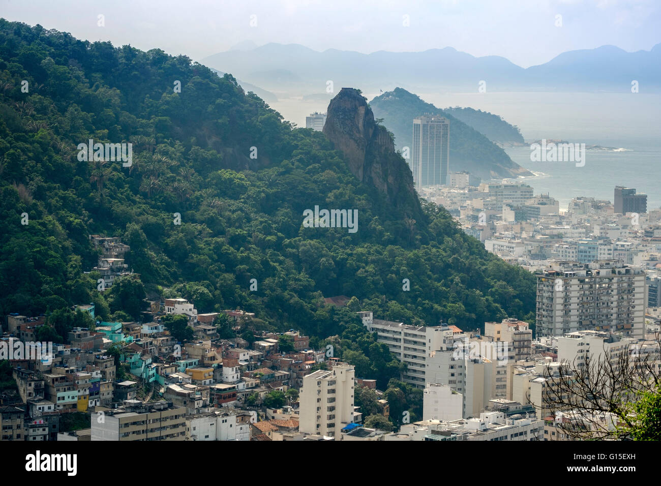 Copacabana und Morro Sao Joao, Rio De Janeiro, Brasilien, Südamerika Stockfoto