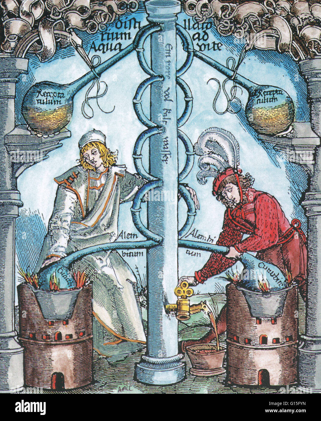 Der Alchemist (in rot) und seine "mystische Schwester" destillieren "Wasser des Lebens". Alchemie war die pseudo-wissenschaftliche Vorläufer der Chemie. Alchemisten suchten unter anderen Beschäftigungen Formeln, die unedle Metalle in Gold verwandeln würde. Stockfoto