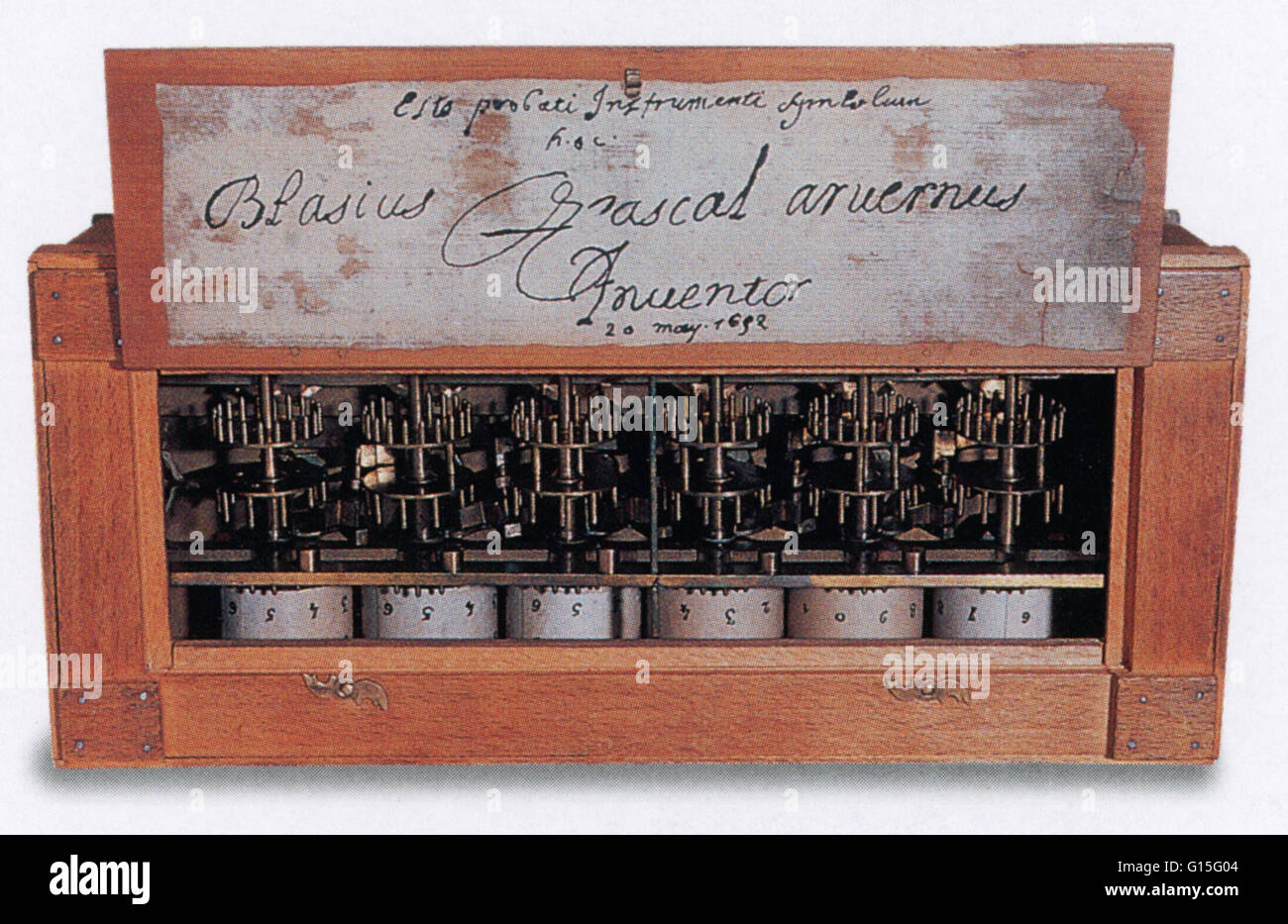 Zeigt das Innere des eine Pascaline mechanische Rechenmaschine von Blaise Pascal 1642 erfunden. Die Räder sind von 0-10 nummeriert und entsprechen Einheiten, Dutzende, Hunderte, Tausende, Zehntausende, Hunderttausende. Stockfoto
