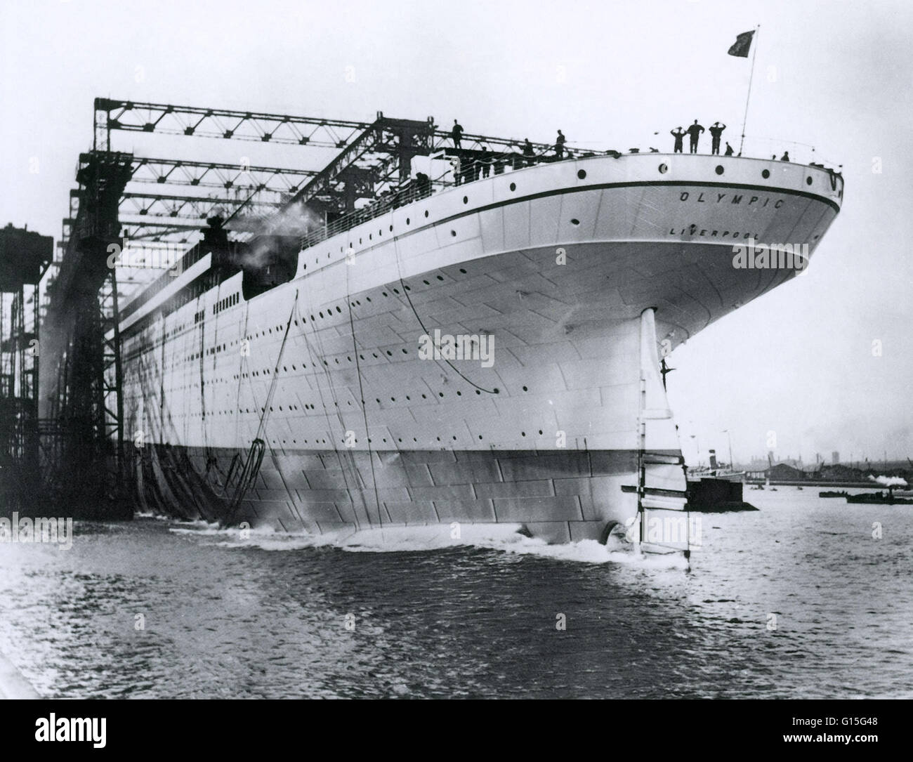Die RMS Olympic ist bereit für die letzten Vorbereitungen. Dieses Foto ist vom 20. Oktober 1910, und das Schiff wurde am 31. Mai 1911 abgeschlossen. Im Gegensatz zu anderen Schiffen von White Star Line gebaut diente nämlich Titanic und Britannic, die RMS Olympic eine lange und Fittings Stockfoto