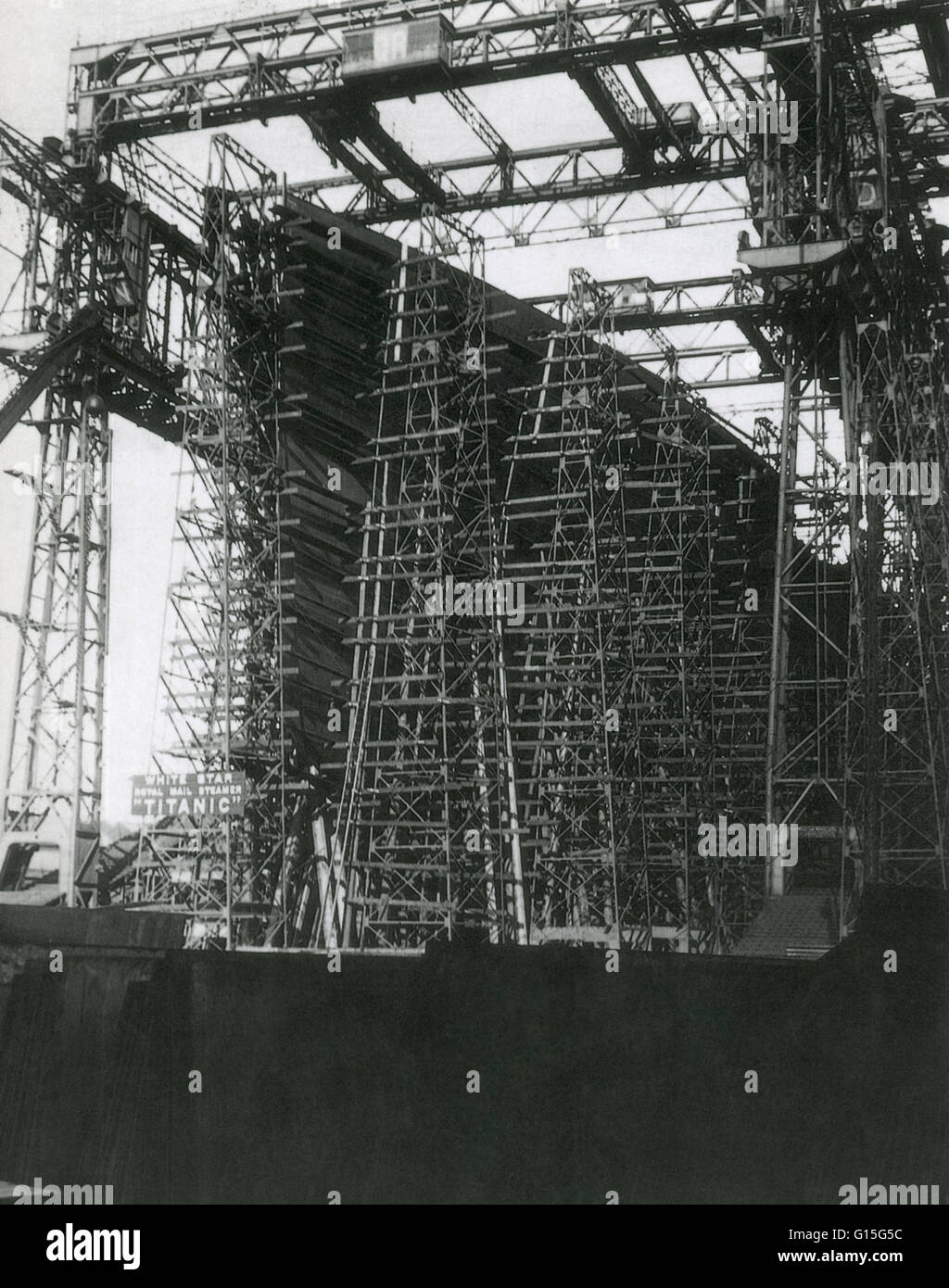 Frühen Bau der Titanic (1910), ein 46.000 Tonnen Schiff, das größte seiner Zeit. Stockfoto