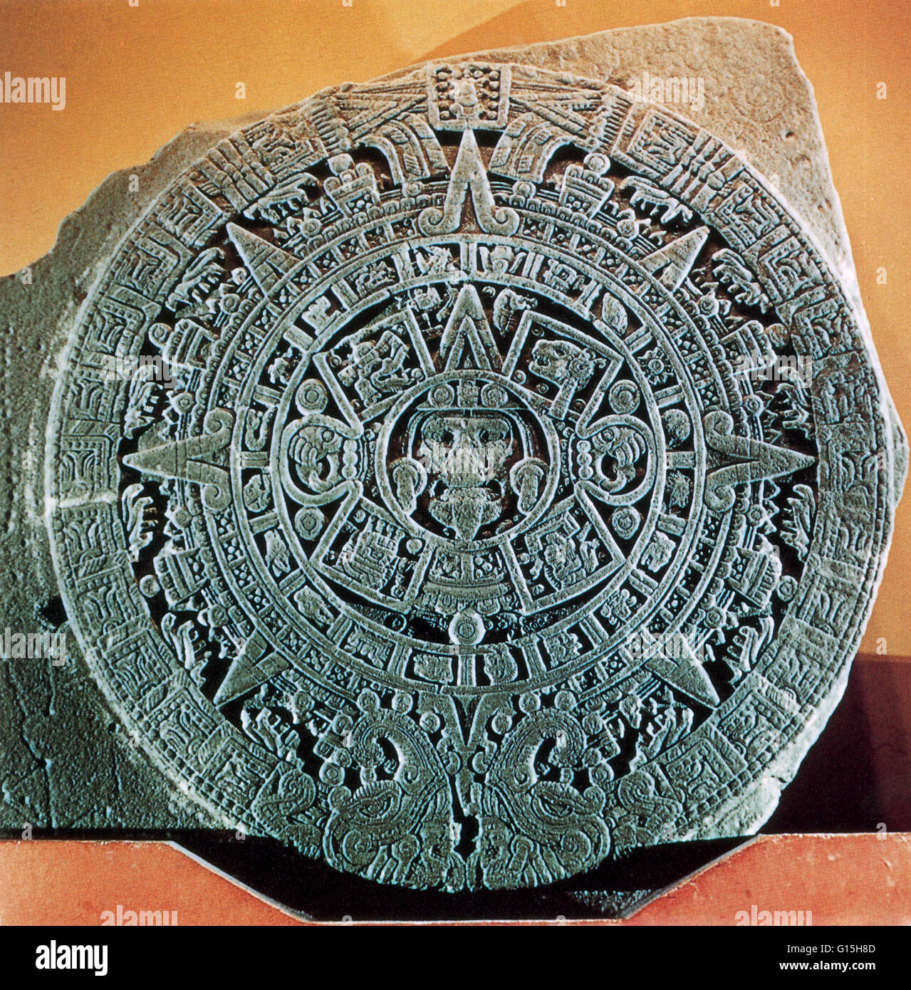 Die kostbarste Reliquie des präkolumbianischen Kultur in Mexiko ist der aztekischen Kalender Stein (Mexica Sonnenstein, Stein der Sonne). Auf dem Display an das Nationalmuseum für Anthropologie in Mexiko-Stadt, Mexiko es 13 Fuß im Durchmesser und wiegt 20- Stockfoto