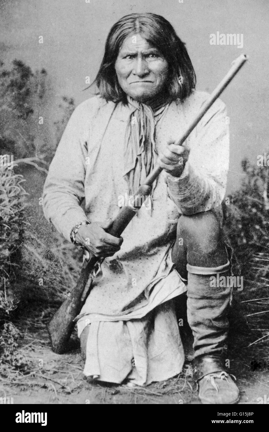 Geronimo "einer, der gähnt" (16. Juni 1829 - 17. Februar 1909) war ein indianischer Anführer der Chiricahua Apache kämpfte gegen Mexiko und die Vereinigten Staaten für ihre Expansion in Apache Stammes landet seit mehreren Jahrzehnten während der Apache Kriege. Er Stockfoto