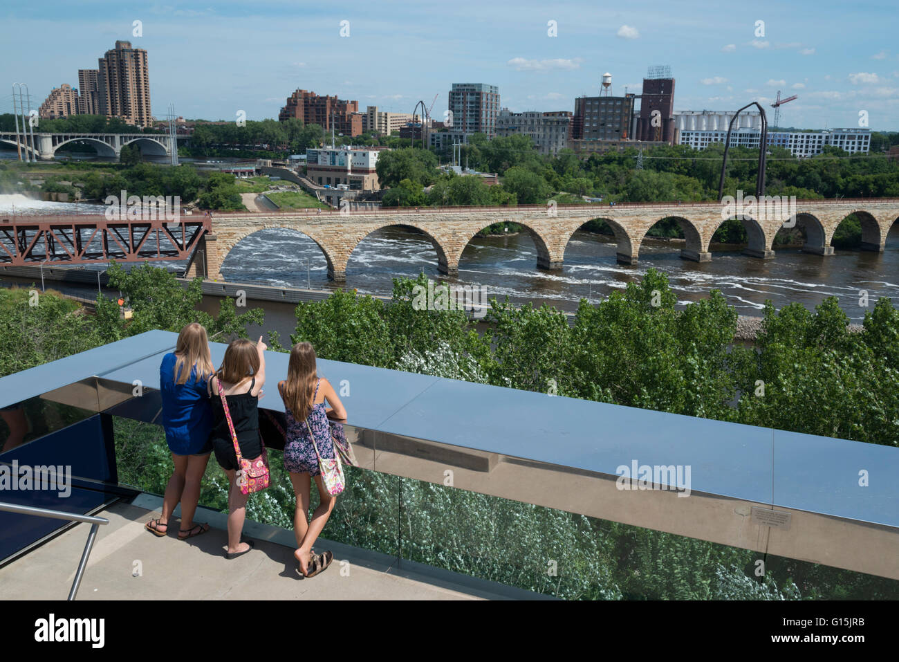 Blick von der endlosen Brücke, Guthrie, Minneapolis, Minnesota, Vereinigte Staaten von Amerika, Nordamerika Stockfoto