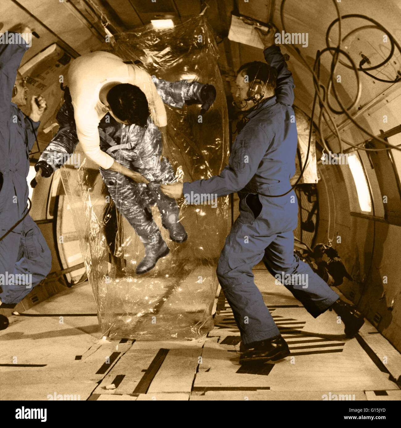 Testen eine Doff und Don-Tasche bietet Schutz verliert das Raumschiff Druckbeaufschlagung im Notfall. In der Tasche hat der Astronaut Zeit seinem Raumanzug anziehen. Wright-Patterson Air Force Base, Ohio. Stockfoto