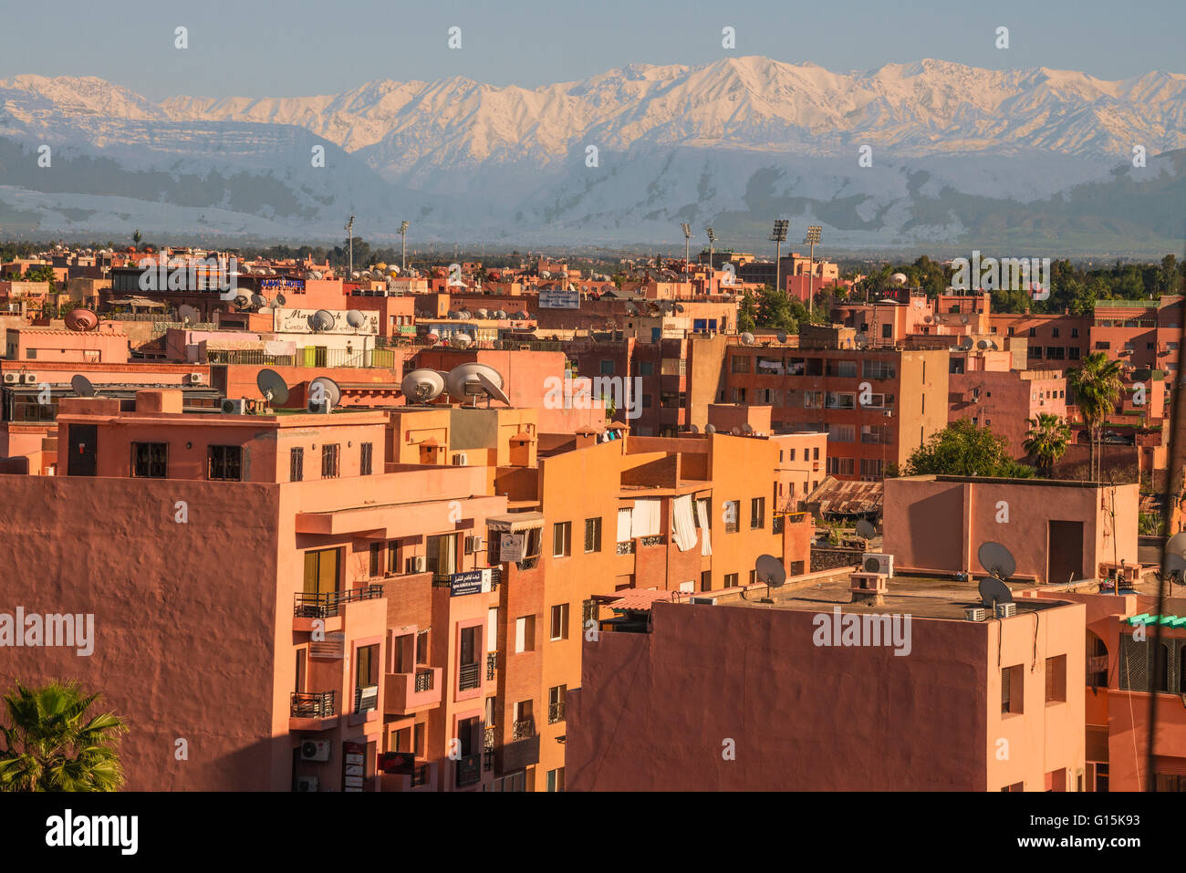 Marrakesch-Panorama, mit Atlas-Gebirge am Backgroud, Marrakesch, Marokko, Nordafrika, Afrika Stockfoto