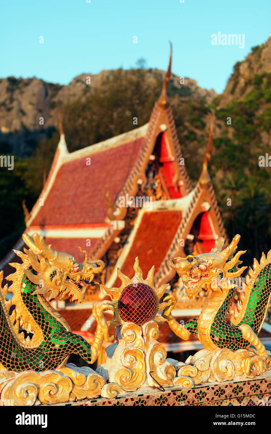 Tempel Wat Khao Daeng, Khao San Roi Yot Nationalpark, Prachuap Kiri Khan, Thailand, Südostasien, Asien Stockfoto