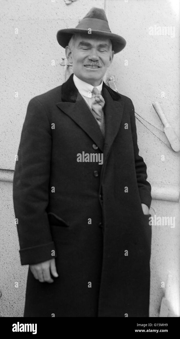 Lee de Forest (26. August 1873 - 30. Juni 1961) war ein US-amerikanischer Erfinder mit über 180 Patente zu seiner Ehre. De Forest erfand das Audion, einer Vakuumröhre, die relativ schwache elektrische Signale und verstärkt sie. De Forest ist einer der Väter der Stockfoto