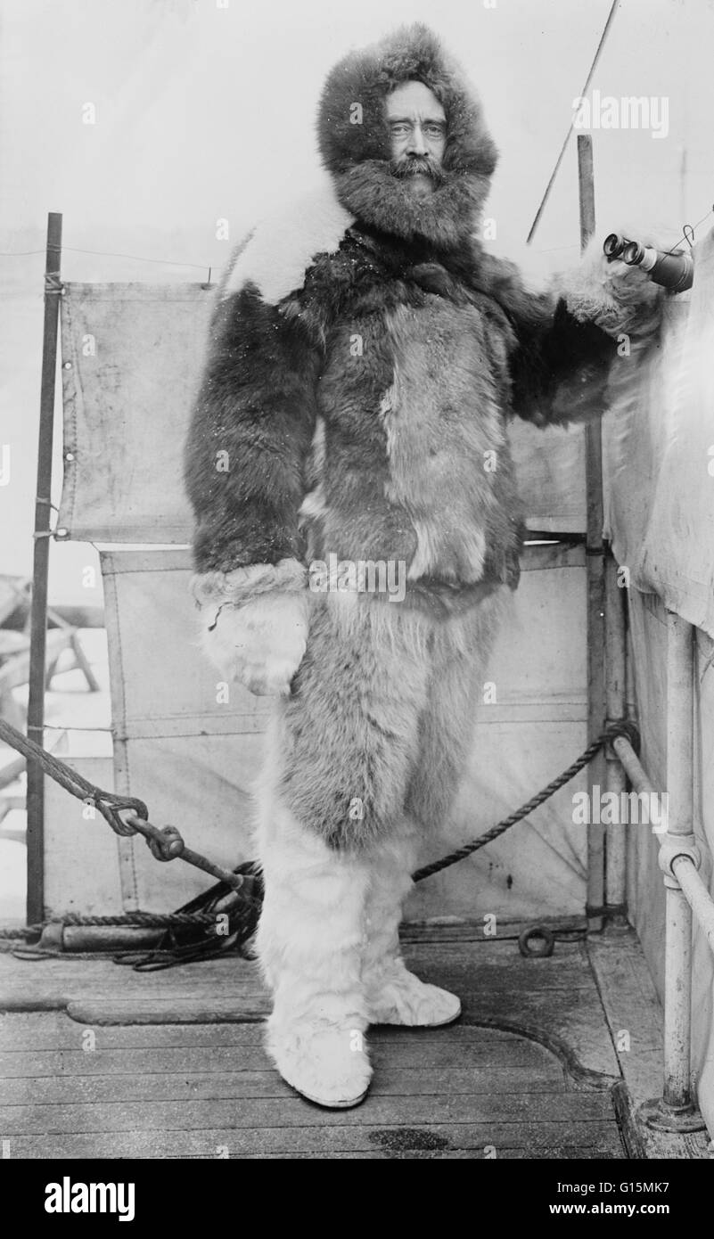 Peary, an Deck der Dampfschiffe, Roosevelt, im Fell Parka mit dem Fernglas. Robert Edwin Peary, Sr. (6. Mai 1856 - 20. Februar 1920) war ein US-amerikanischer Entdecker, der behauptete, die erste Expedition auf 6. April 1909, der geografischen Nord-Pol erreichen geführt haben Stockfoto