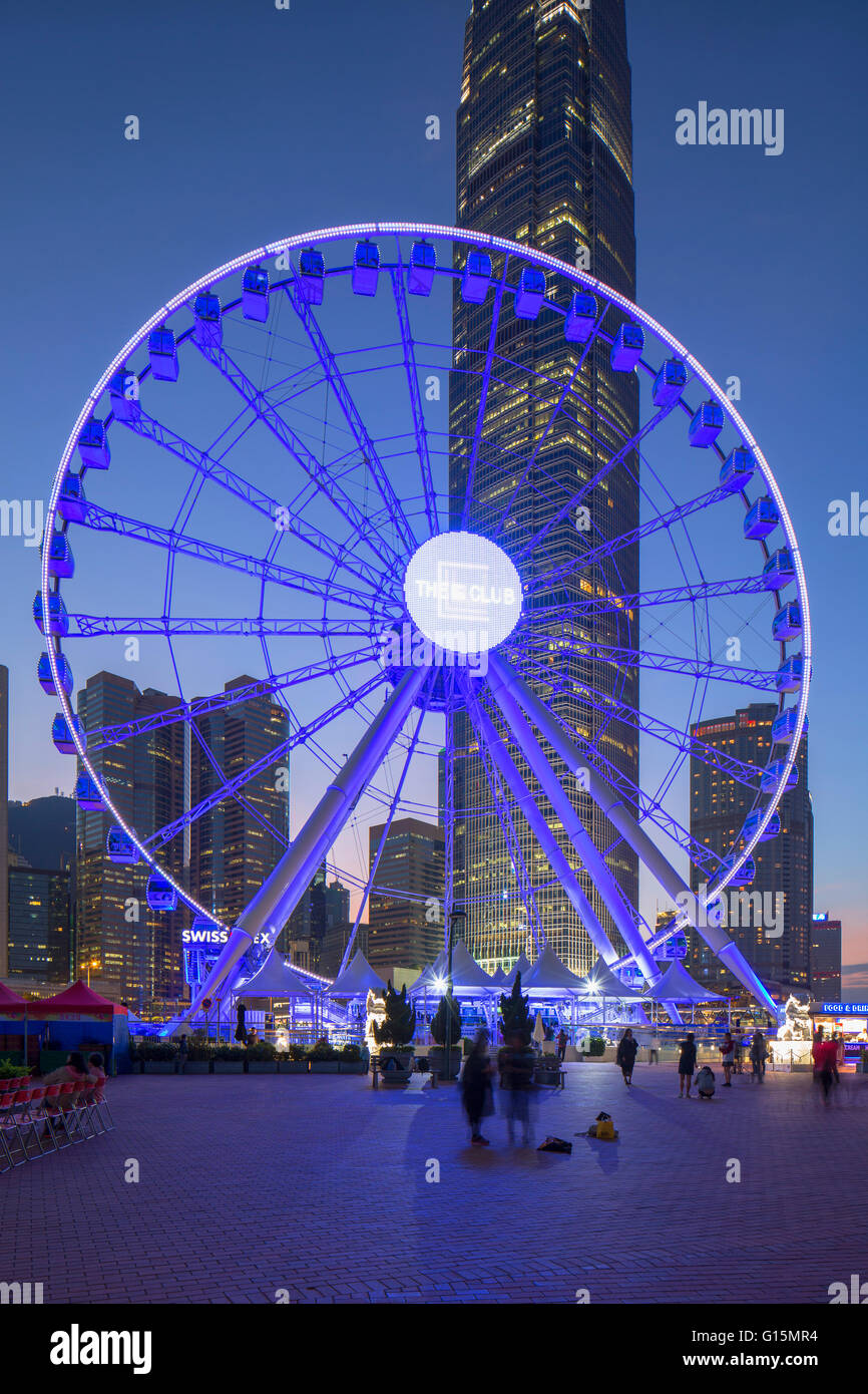 Riesenrad in der Abenddämmerung, Central, Hong Kong Island, Hongkong, China, Asien Stockfoto