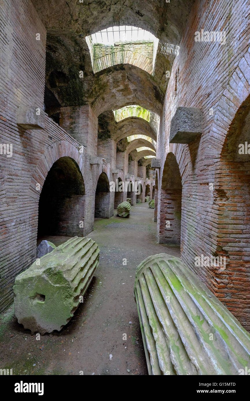 Den Untergrund von Flavian Amphitheater, das drittgrößte römische Amphitheater in Italien, Pozzuoli, Neapel, Kampanien, Italien Stockfoto
