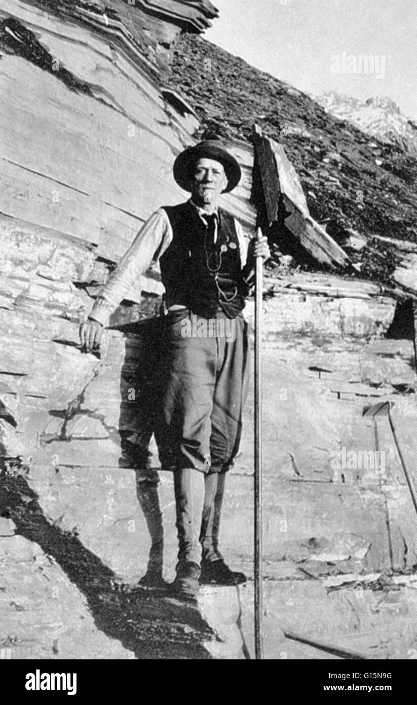 Walcott im Bereich fossiler Steinbruch in der Burgess-Pass, ca. 1911 / 12. Charles Doolittle Walcott (31. März 1850 - 9. Februar 1927) war ein US-amerikanischer Paläontologe Wirbellosen. Bekannt wurde er für seine Entdeckung im Jahre 1909 von gut erhaltenen Fossilien in der Stockfoto