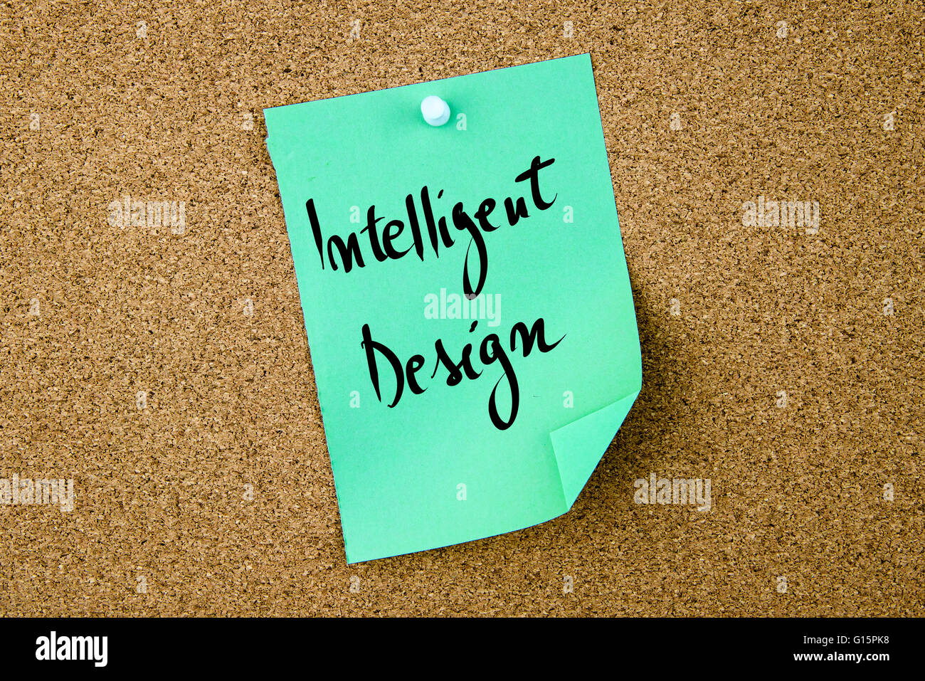 Intelligentes Design geschrieben am grünen Papier-Schuldbrief angeheftet auf Pinnwand mit weißen Reißzwecken textfreiraum verfügbar Stockfoto