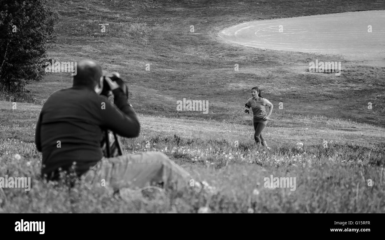 Toronto, Kanada - 27 Mai 2013: Fotograf in Aktion fotografieren im Riverdale Park East in Toronto Stockfoto